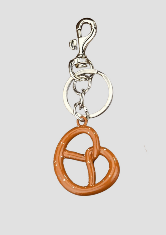 Pretzel bag charm – silver-toned charm shaped like a pretzel for a playful touch